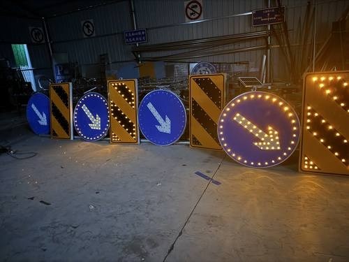 丽水丽水河南太阳能交通标牌 河南自发光交通路标牌厂家